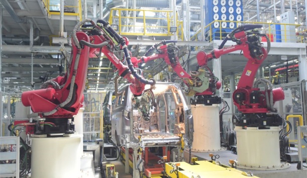 新华社——舞动最美“中国红” 揭秘工业机器人亮相春晚背后的故事